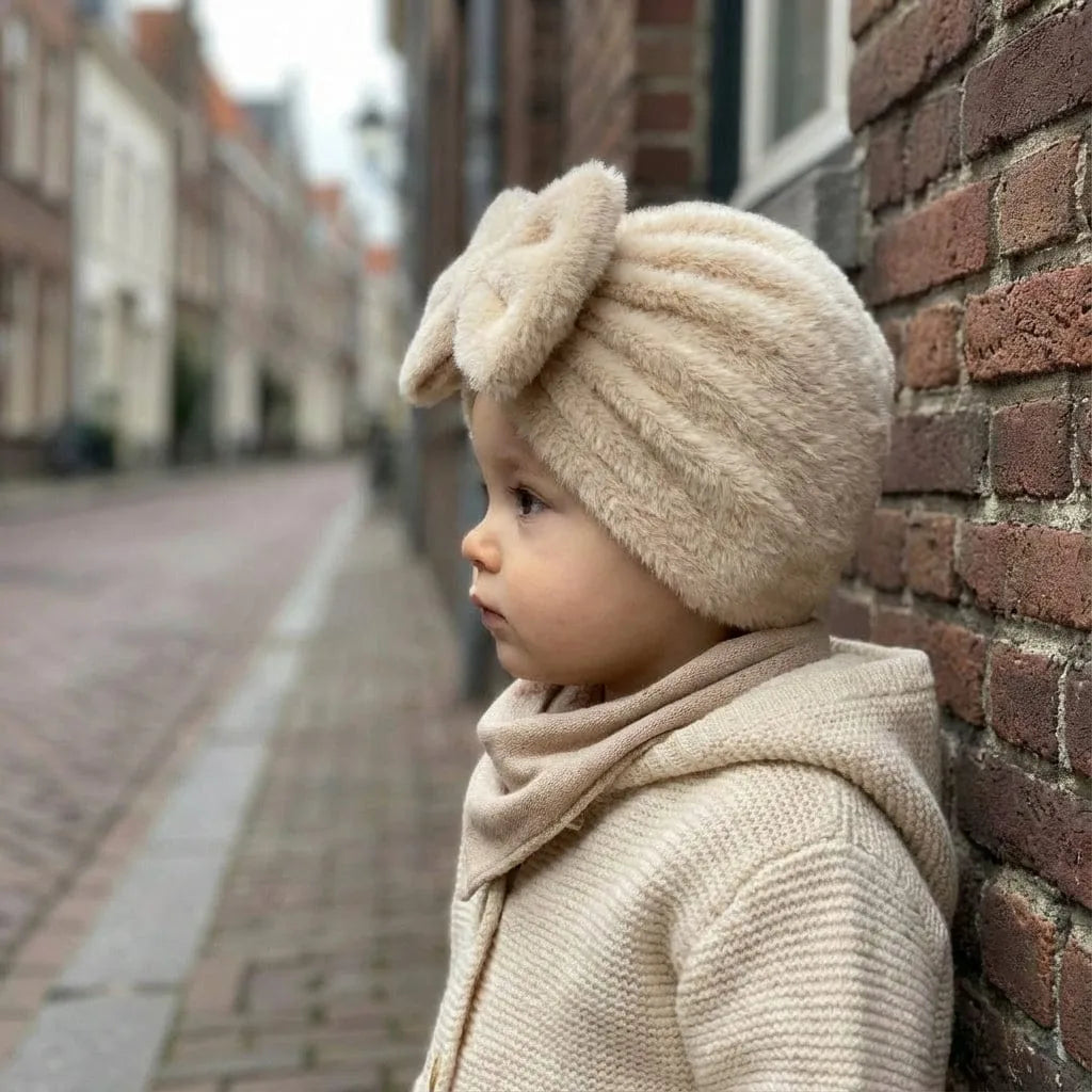 Bonnet Bébé avec Noeud, vue de trois-quarts
