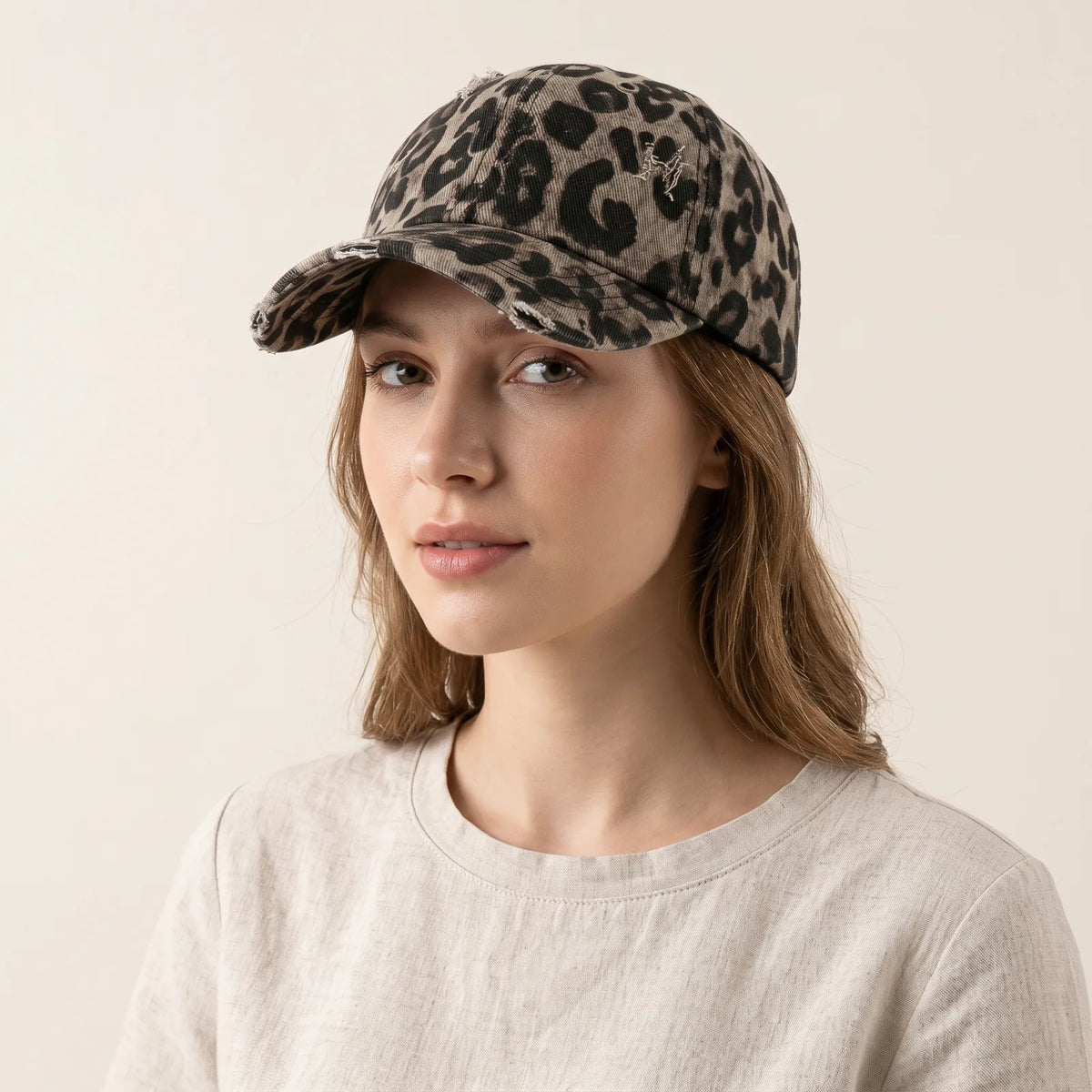 Casquette Baseball Léopard, porté