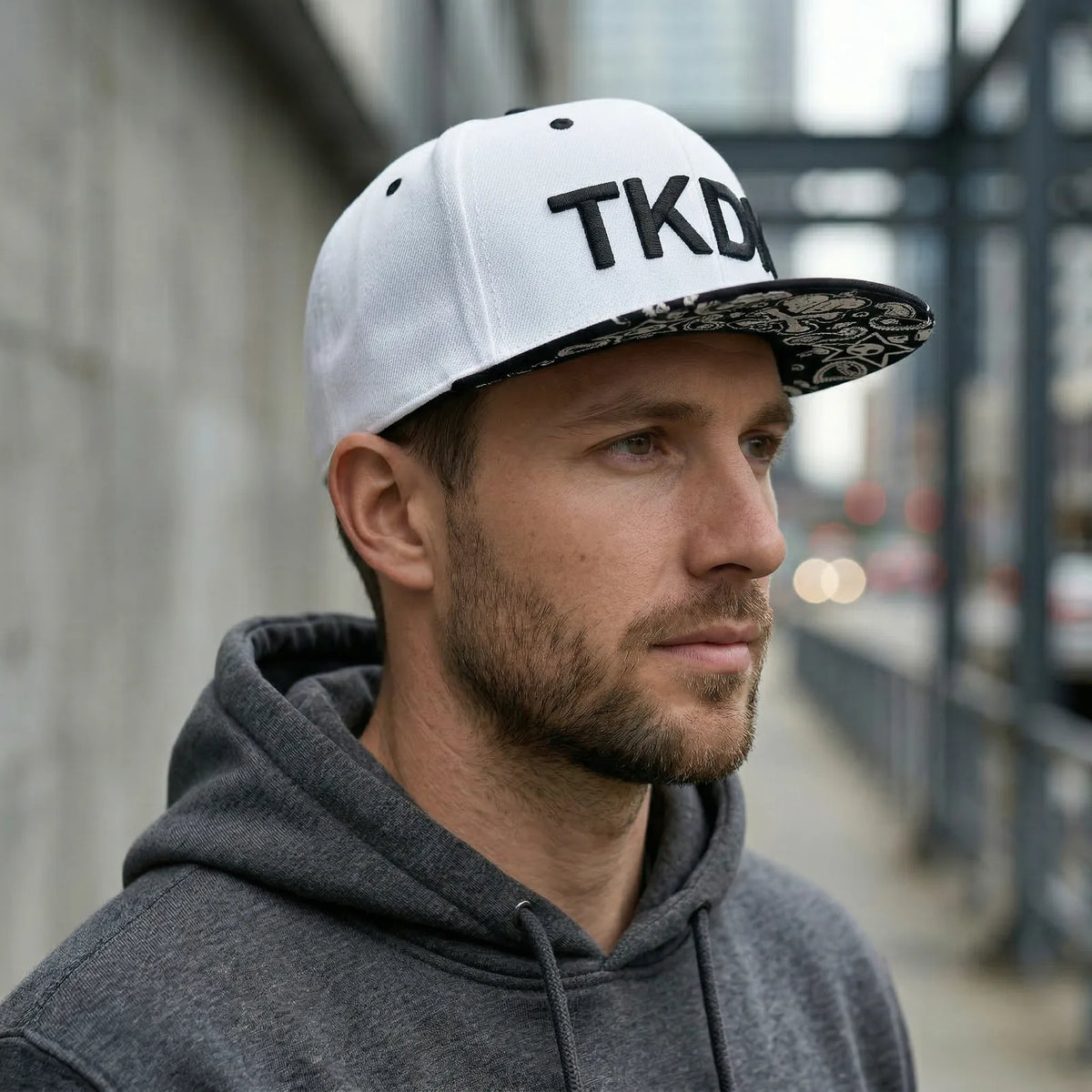 Casquette Visière Plate Homme, porté