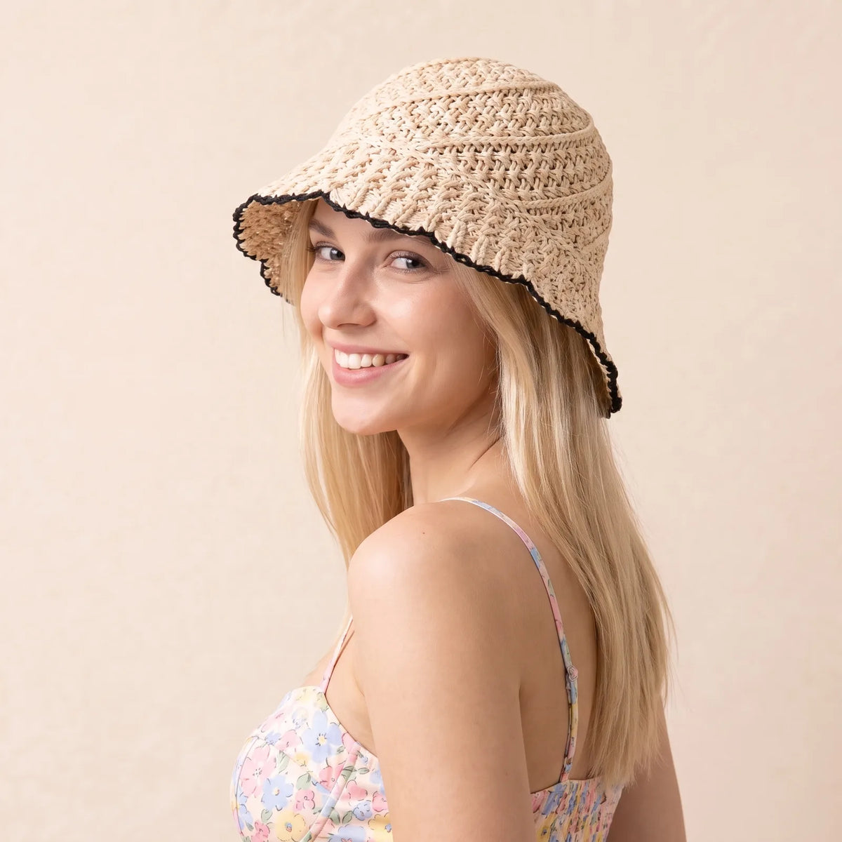 Chapeau Bob en Paille Pliable, vue de trois-quarts