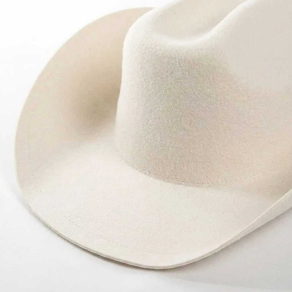 Chapeau Cowboy Élégant, vue de trois-quarts
